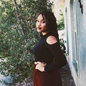 Meet your Posher, Muna